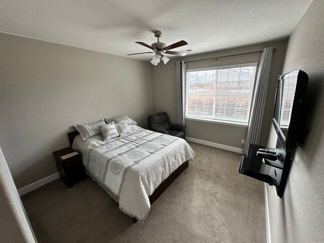 21952 E Layton Dr, Aurora, CO 80015 - photo 4