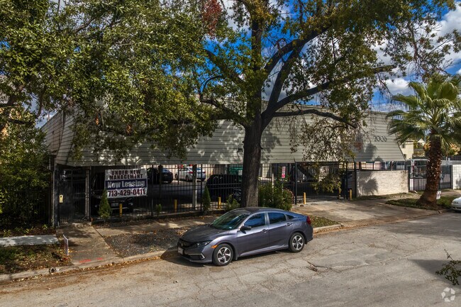 Sul Ross Apartments, Houston, TX 77098 - photo 2