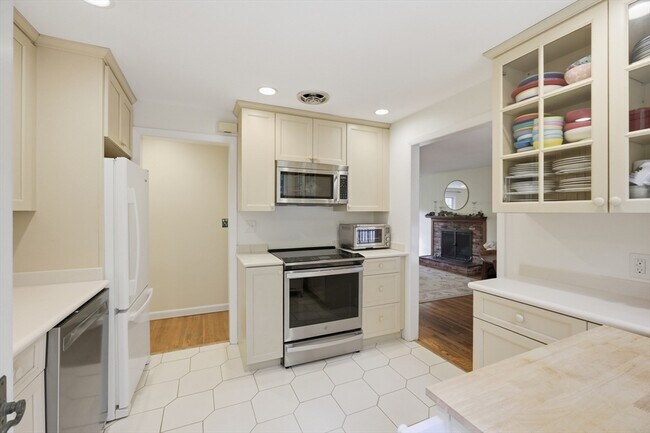 18 Taylor Rd, Sudbury, MA 01776 - photo 5