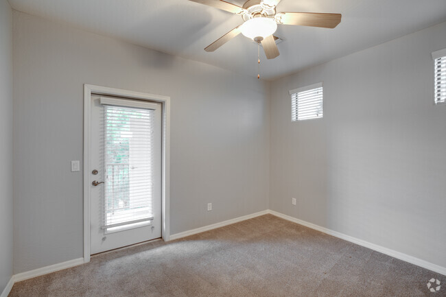 2BR, 2BA - 1,130 SF