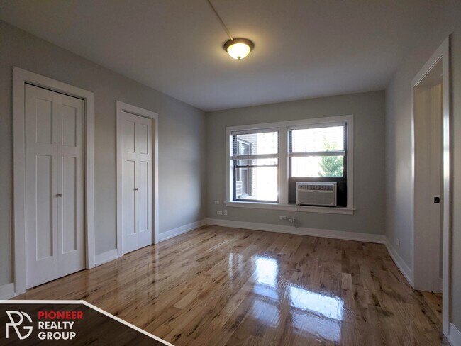 560 W Arlington Place unit 607, Chicago, IL 60614 - photo 3