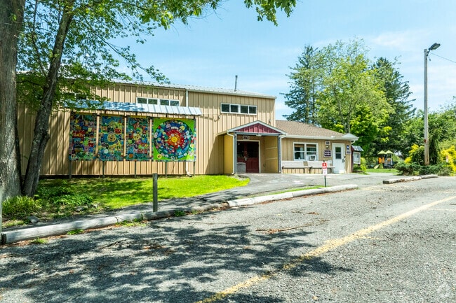 Woodstock Day School has 197 students in grades PK, K-12 with a student-teacher ratio of 4 to 1.