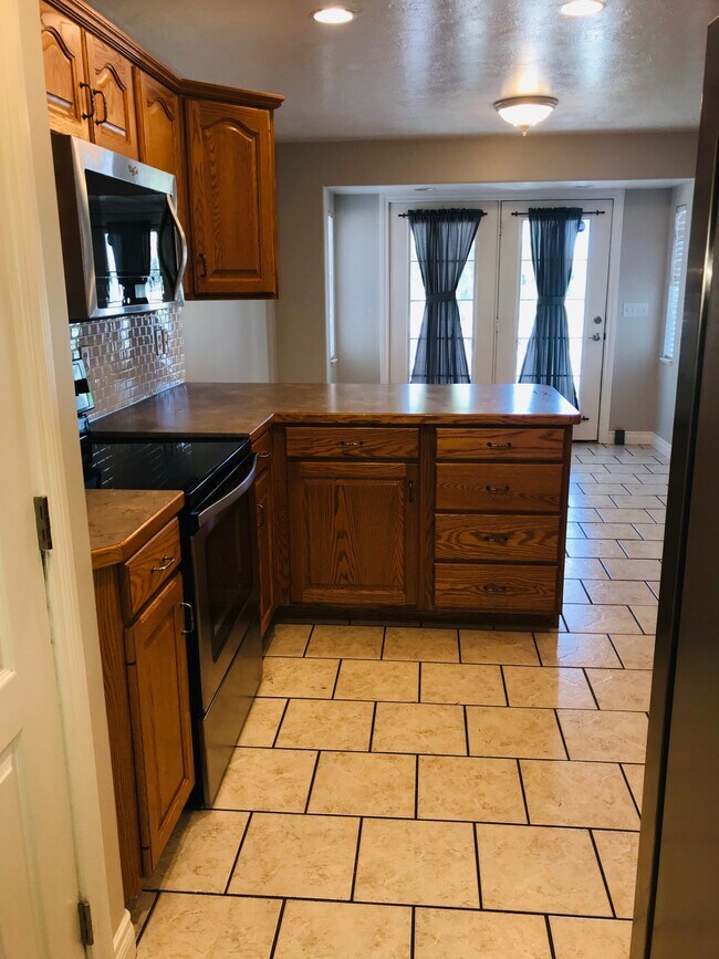 633 S Teresa St, Kaysville, UT 84037 - photo 3