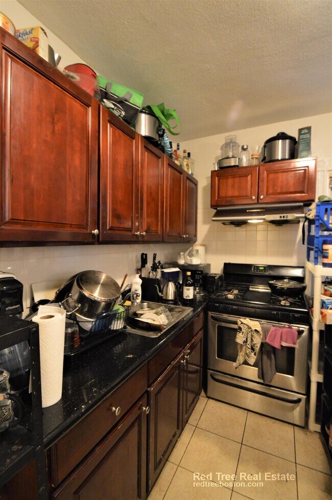 3 Warwick St Unit 2, Boston, MA 02120