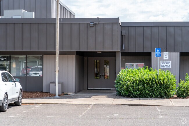 Periwinkle Elementary serves grades K-5 in Albany, Oregon.