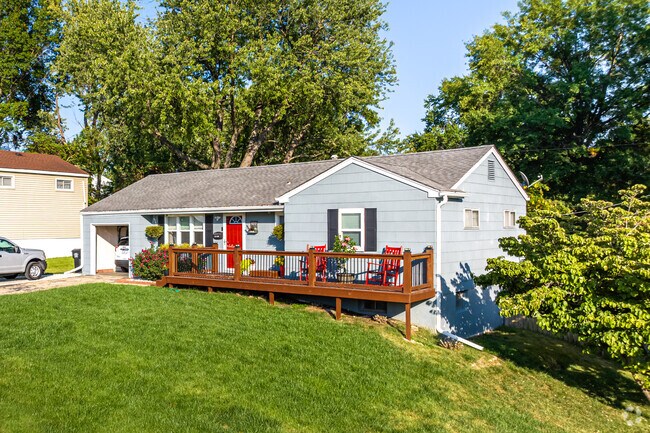 Glendale homes have garages, covered porches and fenced-in backyards.