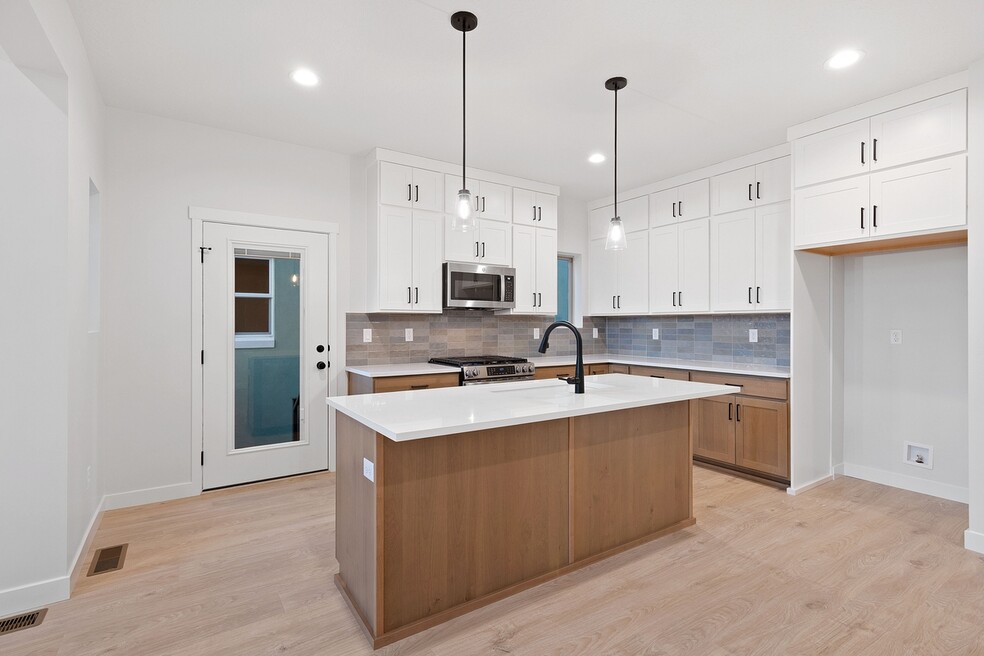 11383 S Easy Bee Rd, South Jordan, UT 84009 - photo 1