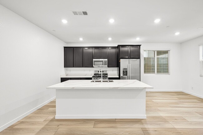1064 Strada Mazoni, Henderson, NV 89011 - photo 4