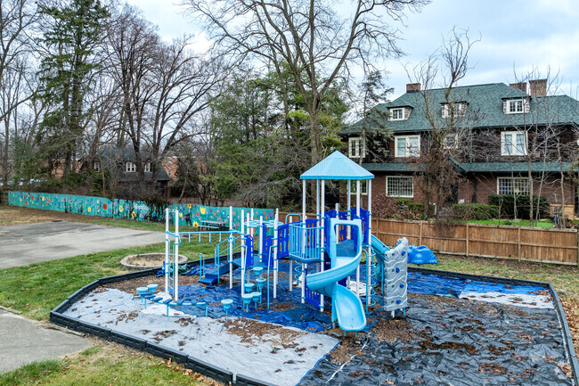 Mansion Day School is located  in Woodland Park, Columbus Ohio.