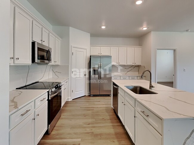 37809 Dusty Saddle Ln, Zephyrhills, FL 33541 - photo 3