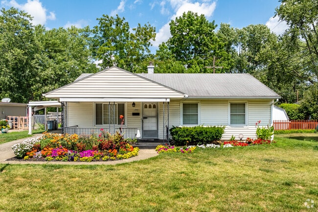 Ranch-style homes are common throughout Lincoln Village’s quiet streets.