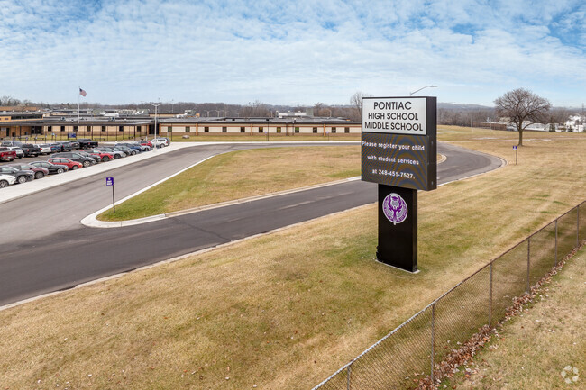 Pontiac Middle School signage.