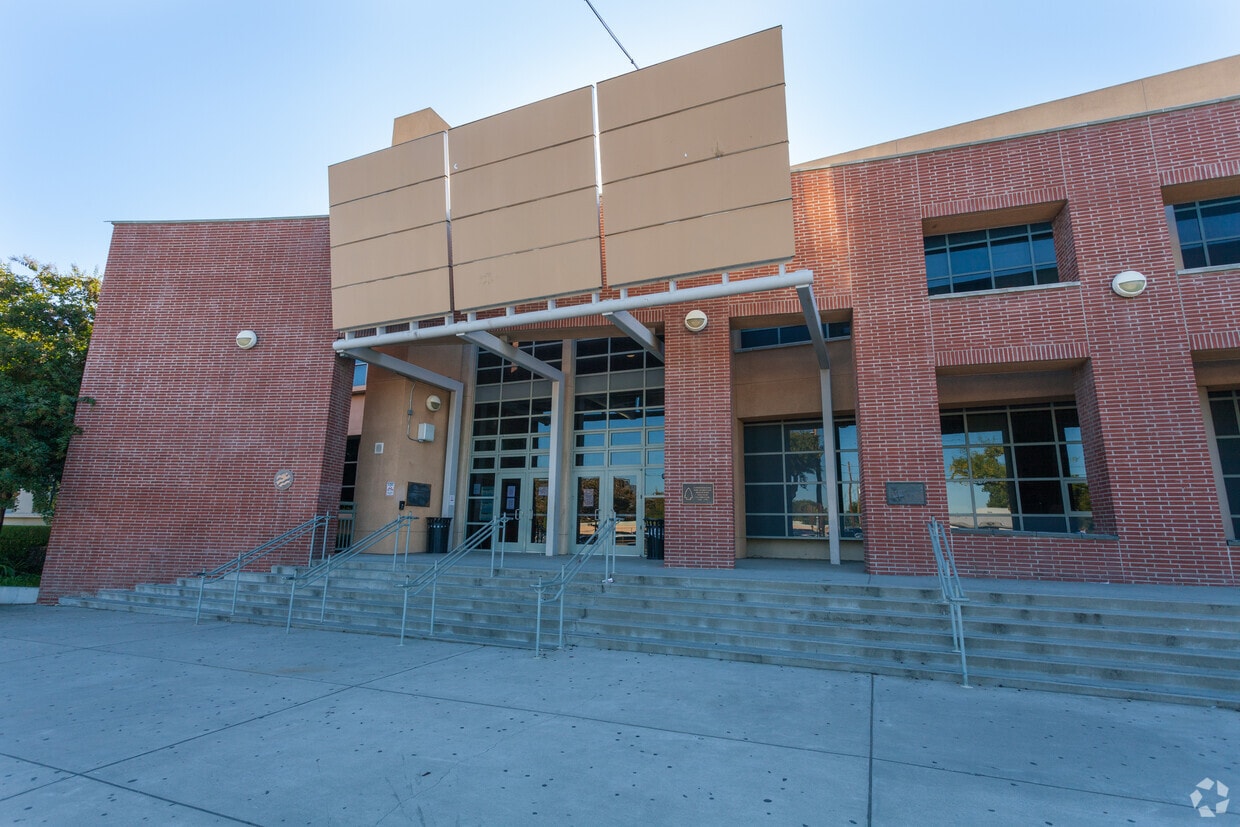 John Burroughs High School Class Of 1975, 43 OFF