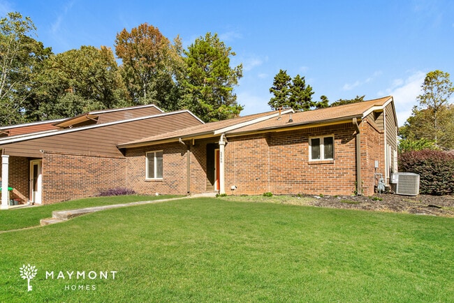 5566 Circlestone Ln, Stone Mountain, GA 30088 - photo 2