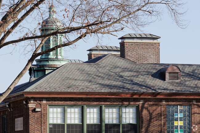Eleanor Van Gelder Elementary School in Edgewater, NJ has a student-teacher ratio of 11 to 1.