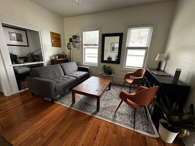 1049 7th St W, Saint Paul, MN 55102 - photo 6