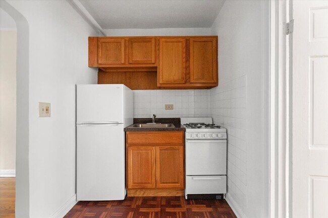 1800 W Farwell Ave unit 8-1A, Chicago, IL 60626 - photo 2