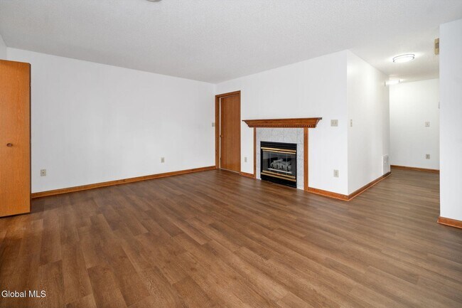 1911 Cambridge Manor Dr unit 1911 Cambridge Manor, Schenectady, NY 12302 - photo 6