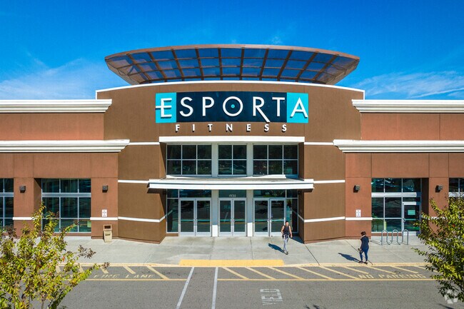 Esporta welcomes Valrico residents to get in shape.