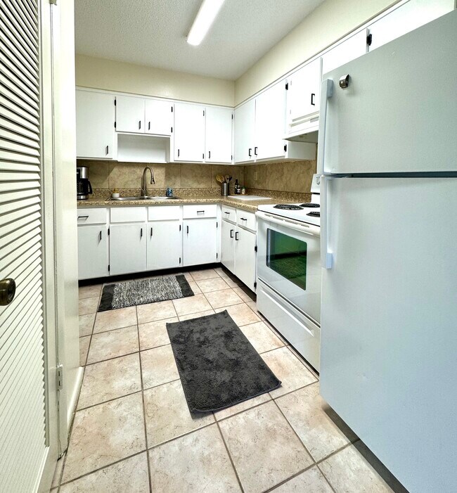 506 Quincy Ave unit D4 furnished, Fort Pierce, FL 34950 - photo 6