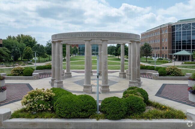 Every year, approximately 4,000 students enroll here to earn a U of I degree in Springfield.