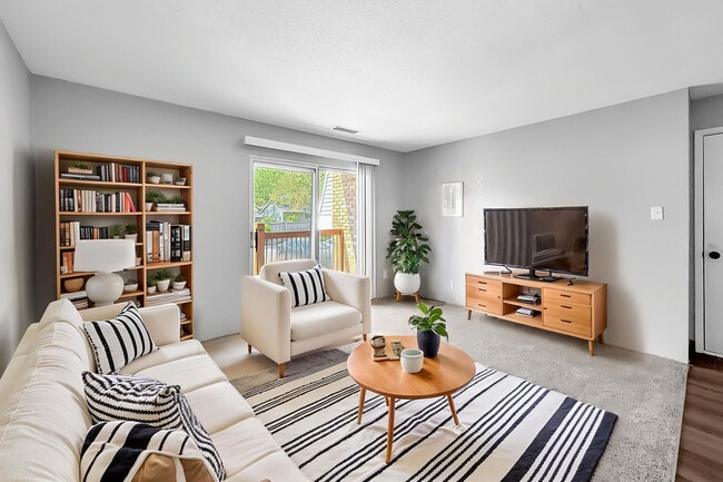 Park @ Nine23, Cedar Falls, IA 50613 - photo 3