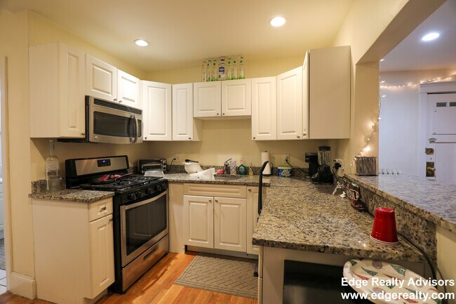 66 Egmont St unit 3, Brookline, MA 02446 - photo 3