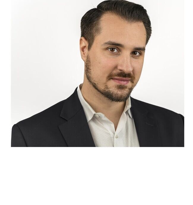 Agent Photo