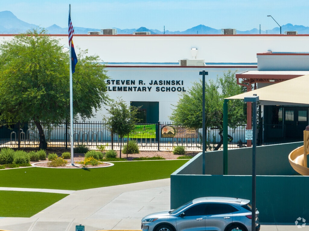 Steven R. Jasinski Elementary School strives to provide excellent education for students.