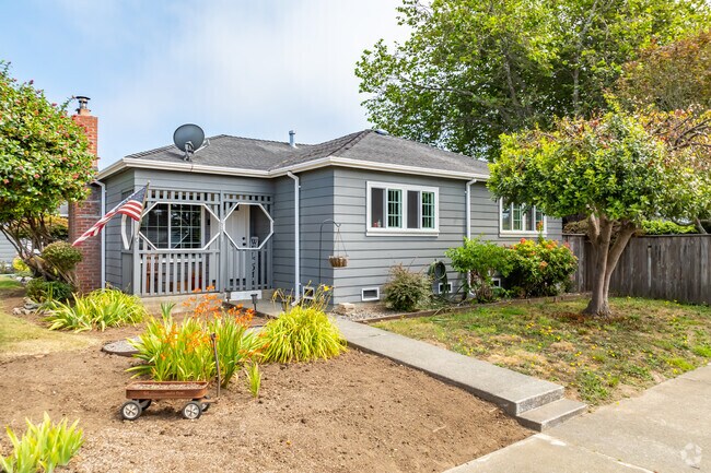 Newly renovated cottages with updated amenities can be found in Bayview.