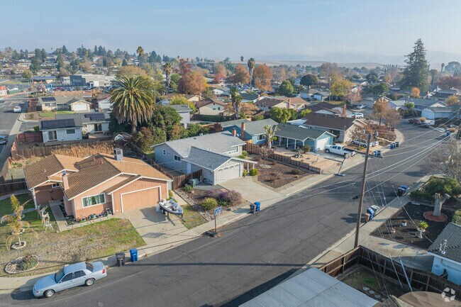 Glenbrook Heights is full of single story ranch style homes.