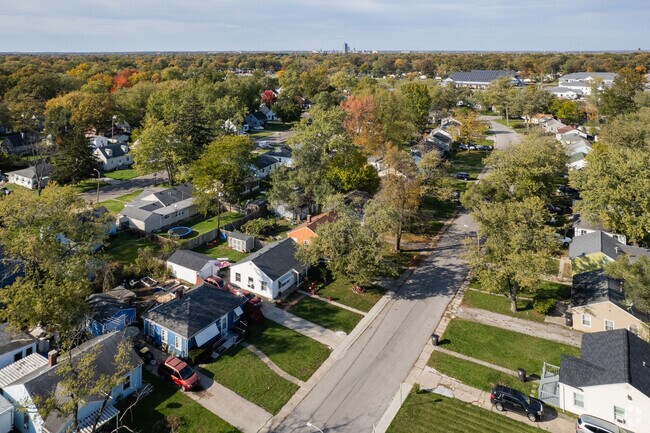 Anthony Wayne is easily accessible and a short commute to downtown Fort Wayne.