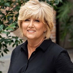 Gwen Dorris