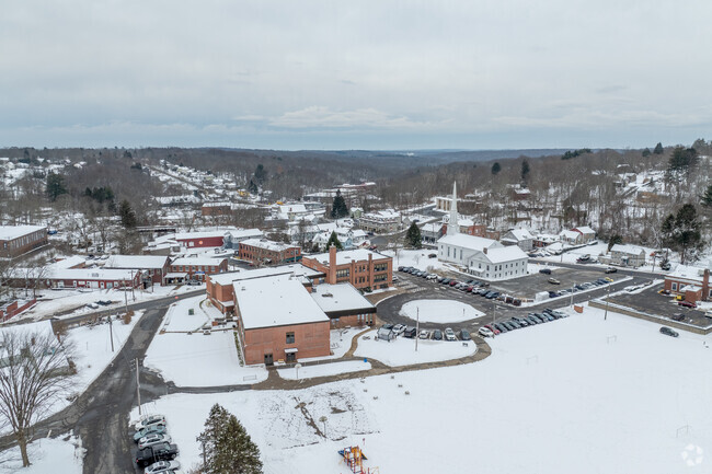 Center Elementary School is a public school located in Brookfield, CT.