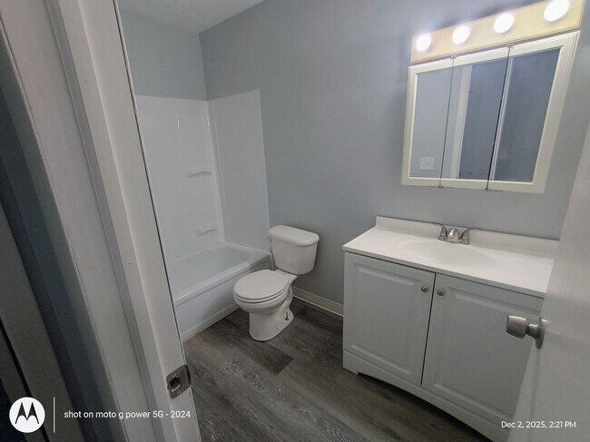 5240 Emil Ave SW unit 105, Navarre, OH 44662 - photo 6