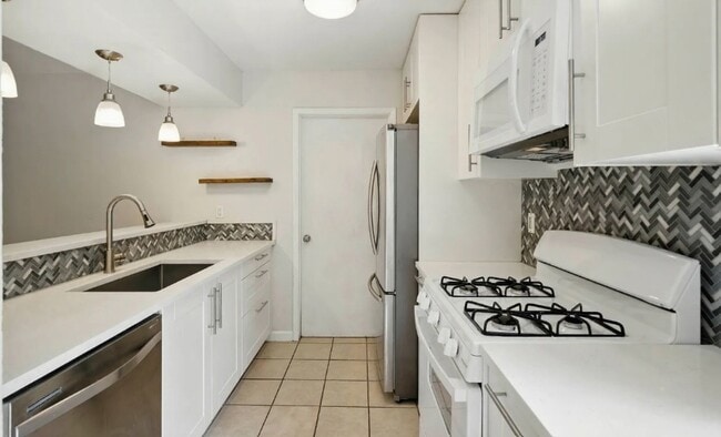 11401 Ptarmigan Dr unit B, Austin, TX 78758 - photo 2