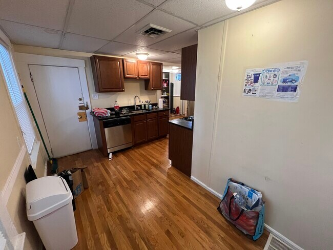 363 Beacon St unit 3, Somerville, MA 02143 - photo 4