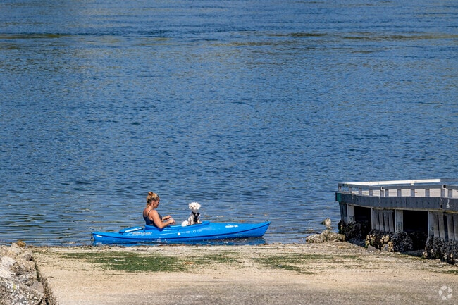 Rocky Point locals can Kayak with the pup at Evergreen Rotary Park in Bremerton WA.