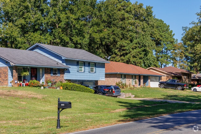 Split-level and ranch-style houses line the streets of Pines Road, Shreveport.