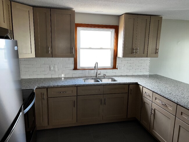 163 Oakland Ave unit 1st, New Britain, CT 06053 - photo 7