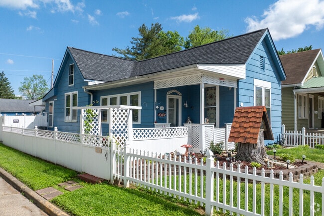 Some ranch homes in the Presidents neighborhood have white picket fences.