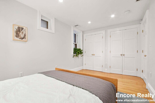 244 Beacon St unit 7, Boston, MA 02116 - photo 7