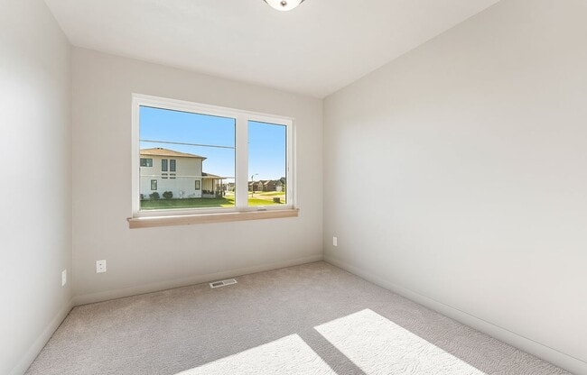 616 N Yankee Ave, Sioux Falls, SD 57110 - photo 7