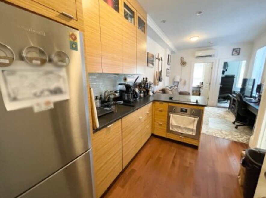 98 Myrtle St unit 6, Boston, MA 02114 - photo 1