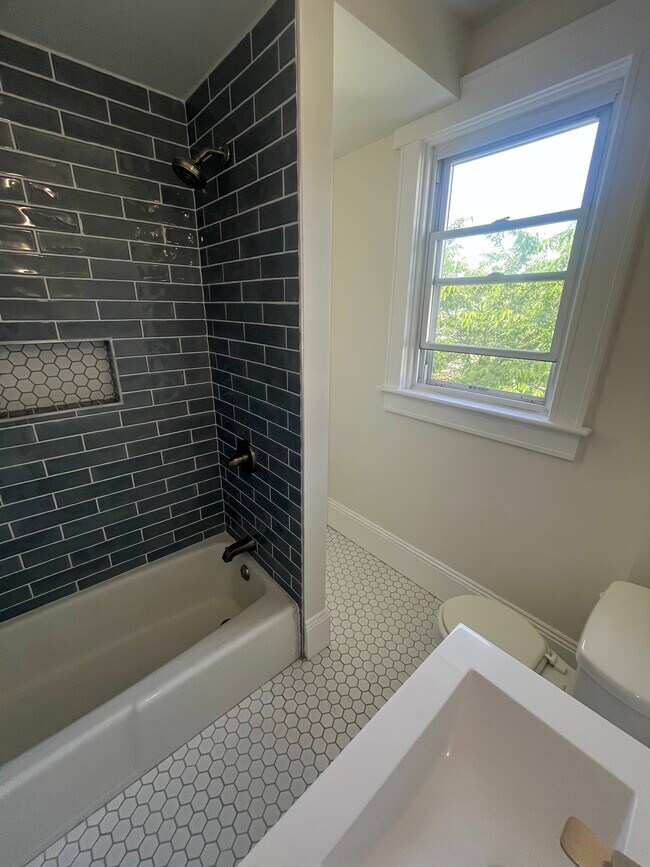 171 Bluff Ave unit 2, Cranston, RI 02905 - photo 4