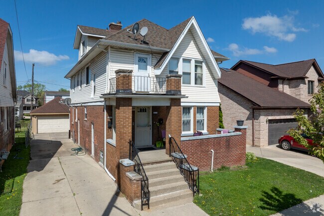 Two-family flats in Colson Ruby often have a dedicated driveway on a narrow lot.