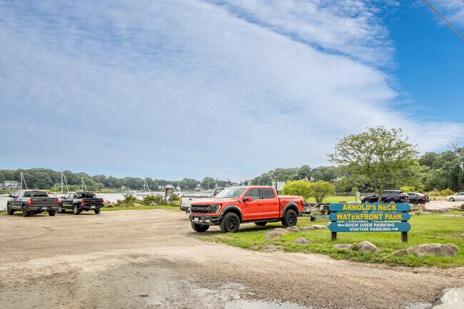 Arnold's Neck Waterfront Park in the Apponaug-Nausauket neighborhood has private docks.
