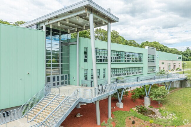 In the academic year 2012–2013 there were 178 students enrolled in grades 9–11.