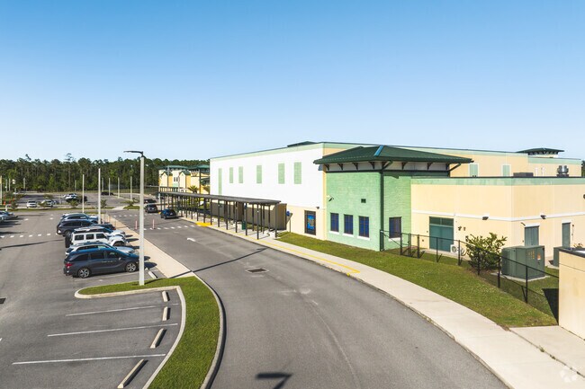 Palm Valley Academy offers easy student pickup for parents.