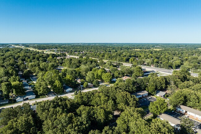 With proximity to US 65, Oak Grove residents can quickly head north or south.